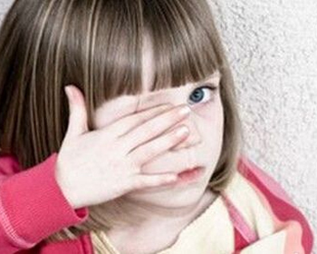 眼霜过敏有什么症状，教你正确识别眼霜过敏  眼霜 过敏 美白祛黄 第4张