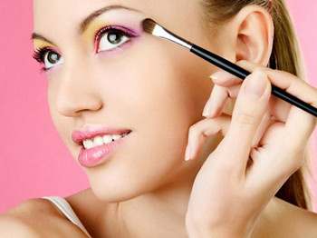 画完妆脸起皮怎么补救，根据原因及时补救