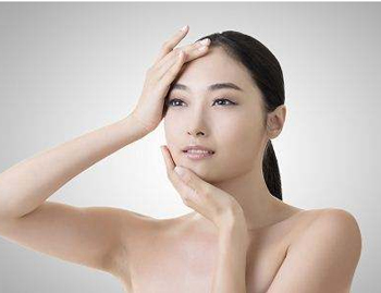 爽肤水与保湿水的区别，补水产品要区别  爽肤水 保湿水 美白祛黄 第2张