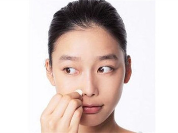 干皮怎么补妆不暴皮，小窍门解决大问题  干皮怎么补妆不暴皮 美白祛黄 第3张