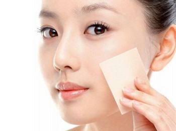 脸部三角区出油怎么办,找准原因对症解决 三角区 脸部 怎么办 美白祛黄 第4张 脸部三角区出油怎么办,找准原因对症解决 三角区 脸部 怎么办 美白祛黄 第4张