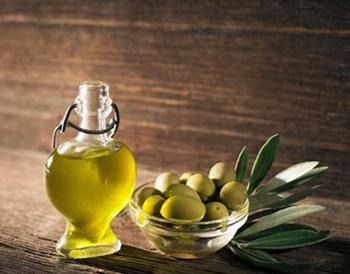 橄榄油可以直接擦脸吗，看橄榄油如何护肤  橄榄油 美白祛黄 第2张