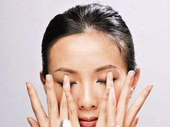 睡前基础护肤的正确步骤，正确护肤更美丽  护肤步骤 美白祛黄 第4张