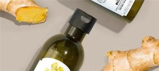 爱马仕在洗发水中，控制好油防止他掉下来