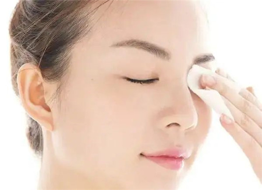 让皮肤变白的5个小窍门,白几个色号没问题 美白 技巧 第2张 让皮肤变白的5个小窍门,白几个色号没问题 美白 技巧 第2张