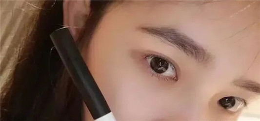 秒变「睫毛精」，林允推荐这款便宜的睫毛膏太好用了