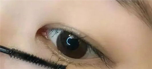 秒变「睫毛精」，林允推荐这款便宜的睫毛膏太好用了  睫毛膏 林允 第3张