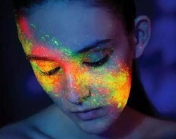 补水面膜会有荧光剂吗，怎样辨别是否有荧光剂  荧光剂 面膜 补水面膜 美白祛黄 第5张