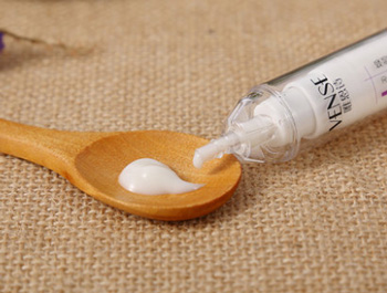 去黑眼圈最有效的眼霜排行榜top6  眼霜 黑眼圈 排行榜 美白祛黄 第2张