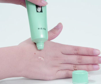 高中女生适合什么护肤品，适合学生的护肤品品牌推荐  高中 女生 护肤品 美白祛黄 第5张