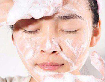 洁面乳和洗面奶的区别，正确使用洁面产品