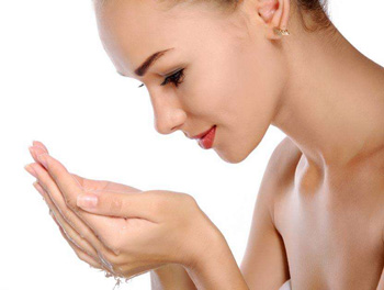 洁面乳和洗面奶的区别，正确使用洁面产品  洁面乳 洗面奶 美白祛黄 第2张