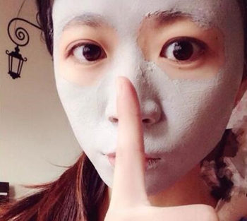 先补水还是先敷面膜，往脸上喷矿泉水能补水吗  补水 面膜 美白祛黄 第2张