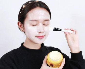 先补水还是先敷面膜，往脸上喷矿泉水能补水吗  补水 面膜 美白祛黄 第4张