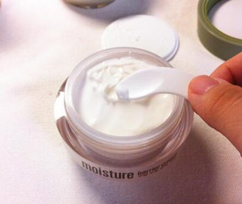 面霜的正确使用方法，面霜什么时候用最好  面霜 美白祛黄 第2张