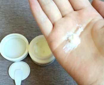 面霜的正确使用方法，面霜什么时候用最好  面霜 美白祛黄 第3张