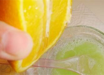 青瓜敷脸有什么作用，自制青瓜补水面膜  青瓜 面膜 补水面膜 美白祛黄 第2张