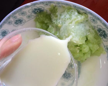 青瓜敷脸有什么作用，自制青瓜补水面膜  青瓜 面膜 补水面膜 美白祛黄 第3张