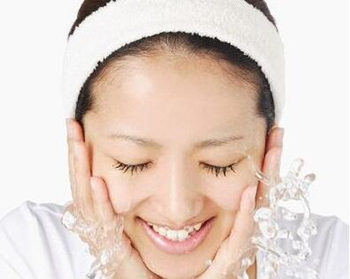 敷完面膜要洗脸吗，还要擦东西吗