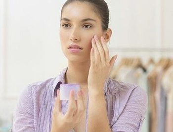 敷完面膜要洗脸吗，还要擦东西吗  面膜 洗脸 美白祛黄 第4张