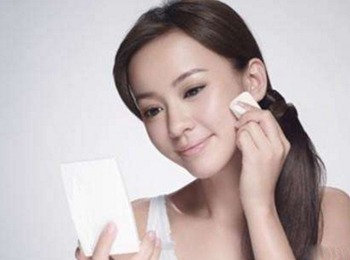 卸妆水跟卸妆乳那个好，教你正确选择  卸妆乳 卸妆水 美白祛黄 第4张