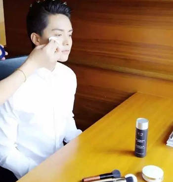 鹿晗用什么护肤品，盘点那些年男明星用的护肤品  男士护肤品 美白祛黄 第3张