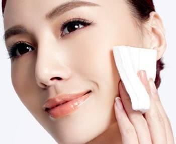 护肤水正确使用方法和注意事项有什么  方法 美白祛黄 第2张