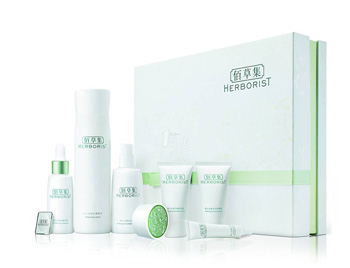 佰草集适合20岁的系列，三大系列任选