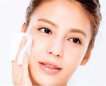 护肤品的使用顺序及涂抹方法是什么  护肤品 美白祛黄 第3张