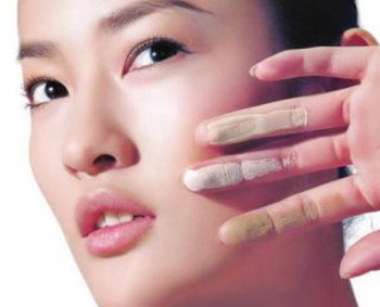 护肤品的使用顺序及涂抹方法是什么  护肤品 美白祛黄 第6张