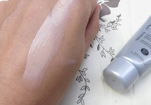 化妆时没有遮瑕膏怎么办，这些方法可以参考  遮瑕膏 美白祛黄 第2张