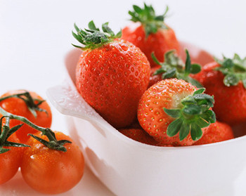 怎样修复敏感肌肤脸上的红血丝  怎样修复 美白祛黄 第2张