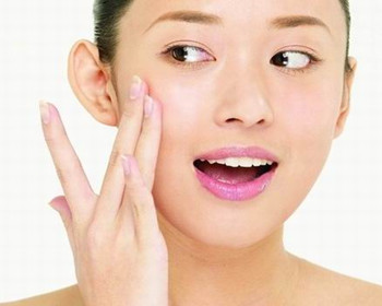 怎样修复敏感肌肤脸上的红血丝  怎样修复 美白祛黄 第4张