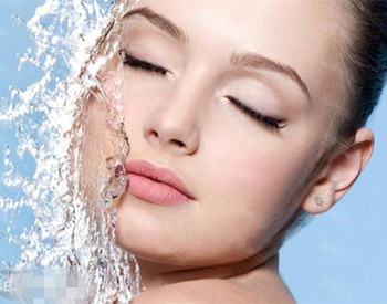 脸是敏感肌肤做水疗修复效果明显不