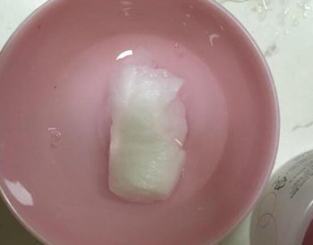 激素脸矿泉水敷脸2个月能不能好，有什么作用呢  激素脸 矿泉水 敷脸 美白祛黄 第3张