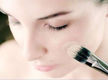 油性敏感肌化妆步骤，敏感肌也可以美美哒  美白祛黄 第2张