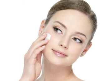 秋冬皮肤敏感发红怎么办，解决秋冬护肤问题  秋冬 皮肤 怎么办 美白祛黄 第2张