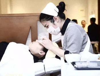 脸上毒素过多怎样排毒，教你安全排毒  毒素 美白祛黄 第3张