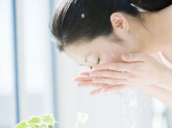 敏感肌肤正确洗脸方法，走出误区正确护肤  肌肤 方法 美白祛黄 第2张