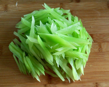 脸上过敏发红怎么办，五种方法拯救过敏肌  过敏脸红 美白祛黄 第2张