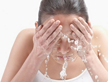 脸过敏了怎么洗脸最好，五个洗脸禁区勿进
