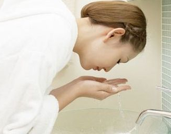 脸过敏了怎么洗脸最好，五个洗脸禁区勿进  过敏 洗脸 美白祛黄 第4张