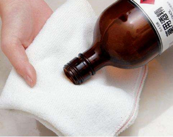 脸过敏可以用酒精擦吗，不看毁脸