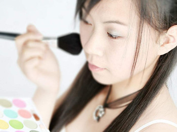 过敏皮肤能用化妆品吗，小心毁容哦  过敏皮肤 美白祛黄 第4张