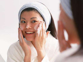 激素脸能用洗面奶吗，这样洗脸才对