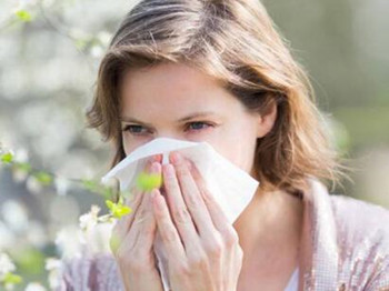 一到春天脸上就过敏怎么回事，如何解决