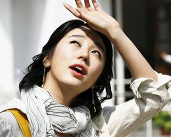 一到春天脸上就过敏怎么回事，如何解决  脸上过敏 美白祛黄 第4张