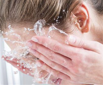 敏感肌肤可以用白砂糖洗脸吗  洗脸 美白祛黄 第2张