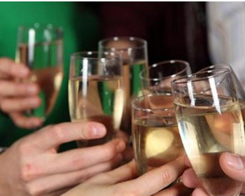 激素脸可以喝酒吗  激素脸 美白祛黄 第2张