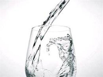 脸上皮肤过敏干燥怎么办